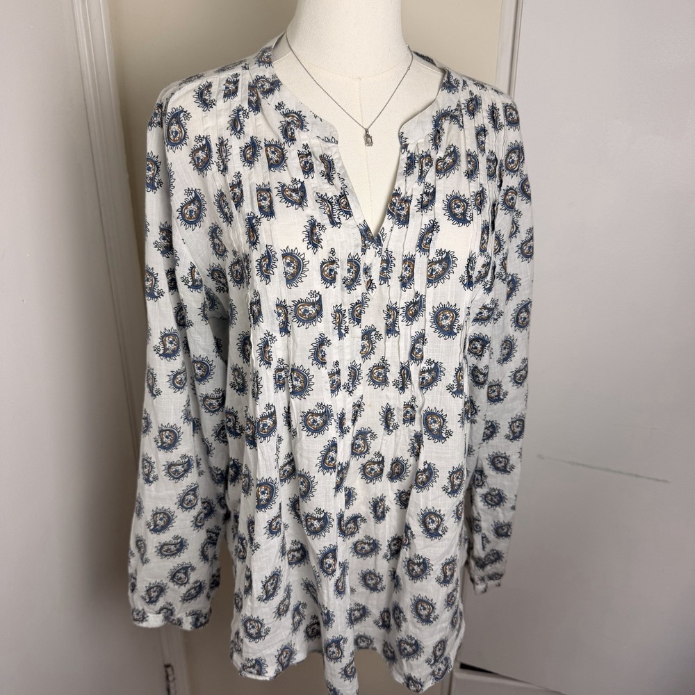 Roller Rabbit Button Down Shirt Womens L White With Pasley Floral Details